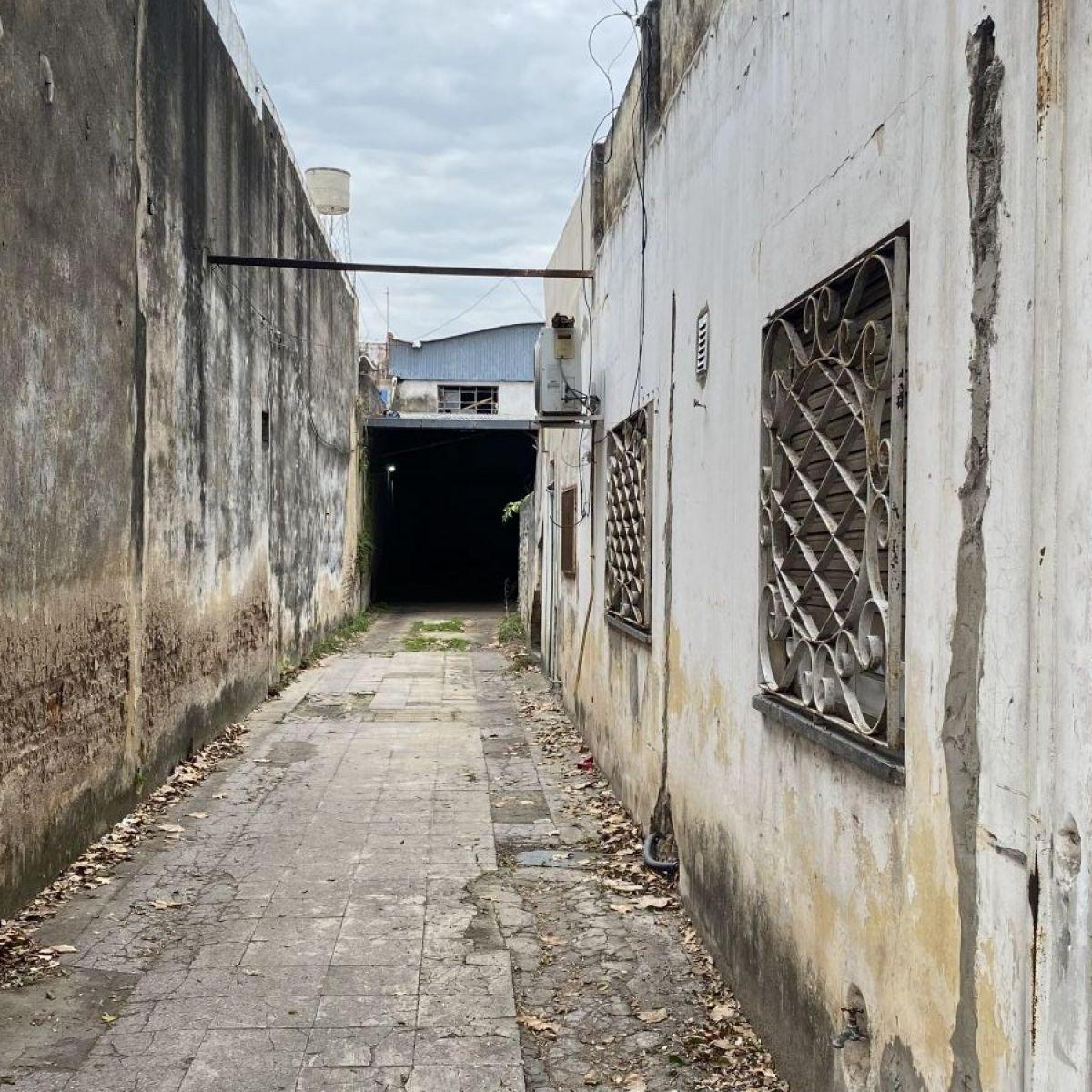 Venta Galpón con casa al frente