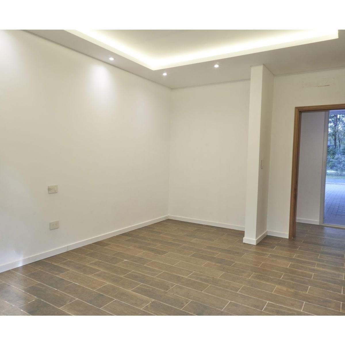 CASA DE 3 DORMITORIOS CON COCHERA, GALERÍA Y PISCINA