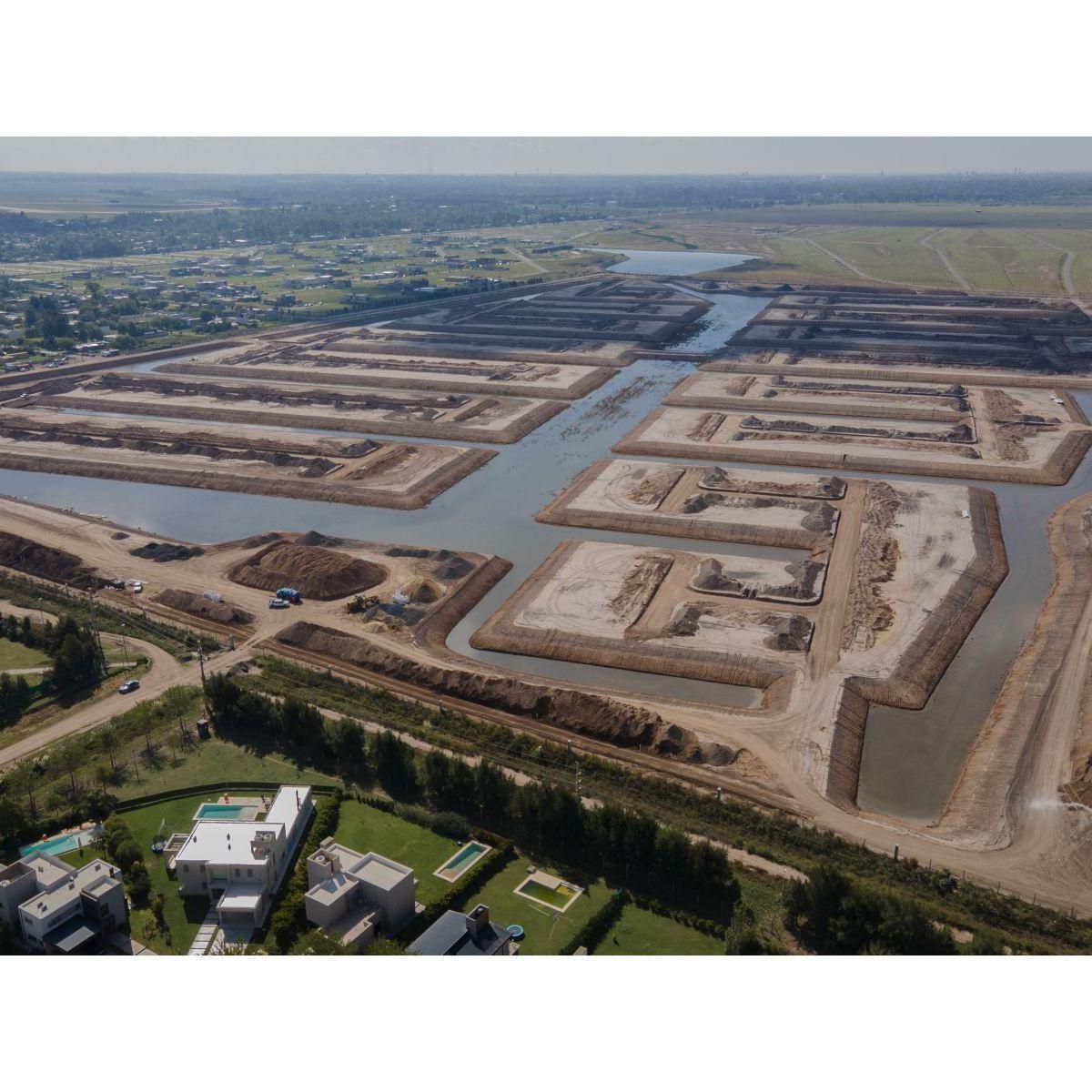Foto de Lote en esquina Barrio Exclusivo Funes Lakes, imagen 4