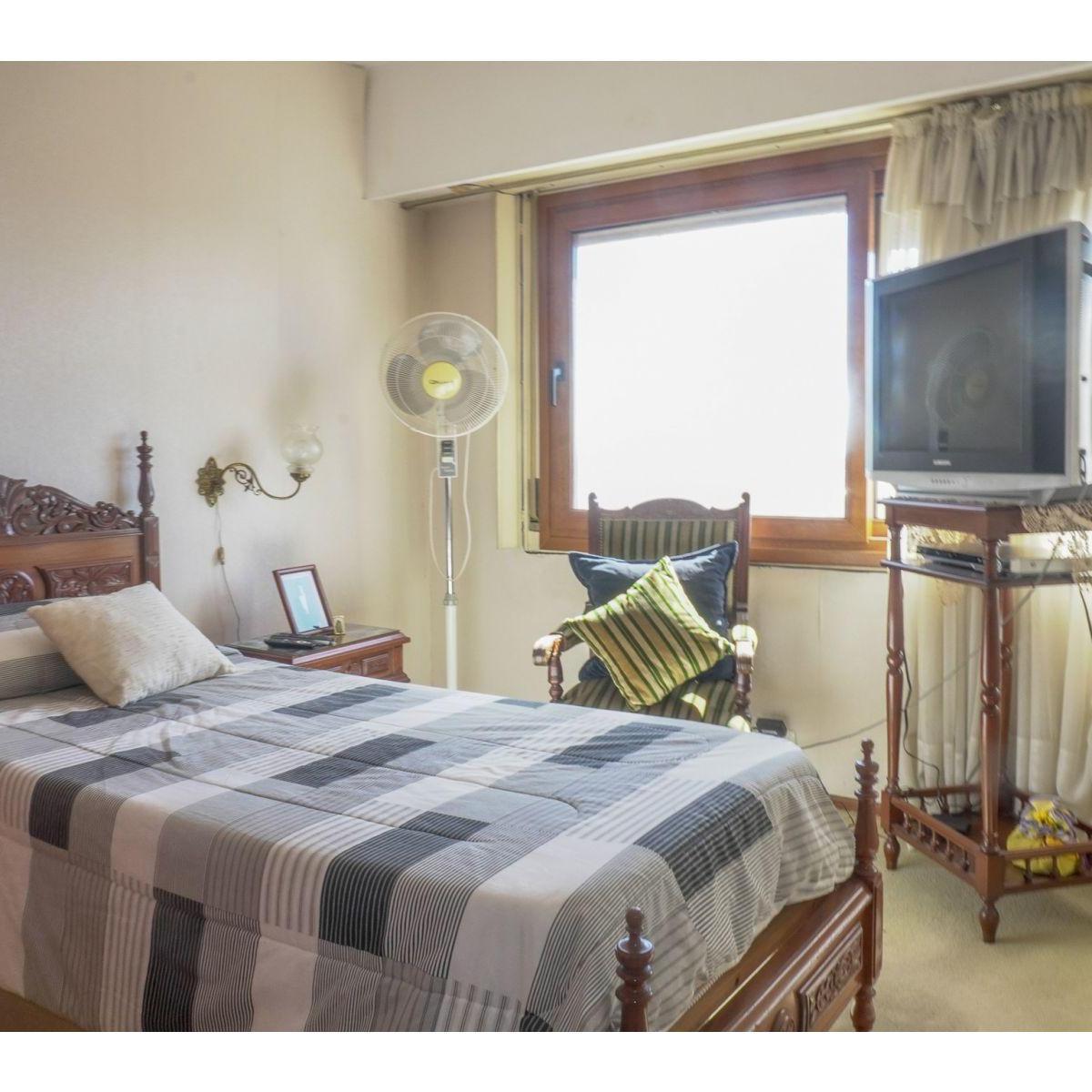 Departamento de 4 Dorm. con Cochera - Vista Parcial Al Río 3