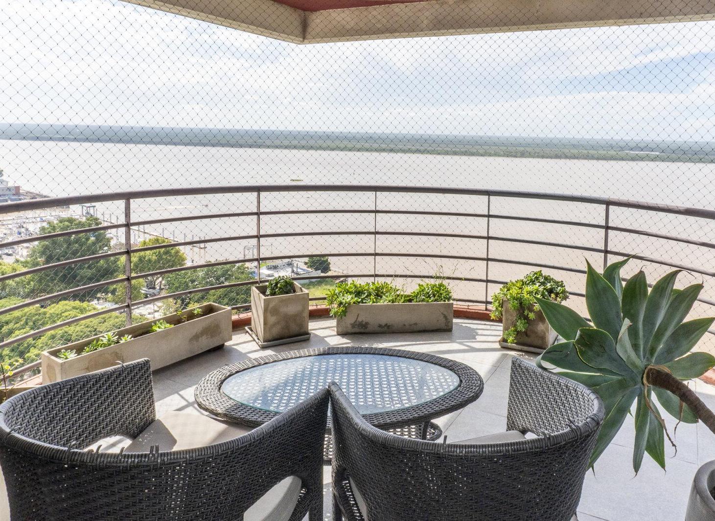 Venta Departamento Duplex frente al rio Av Libertad 84