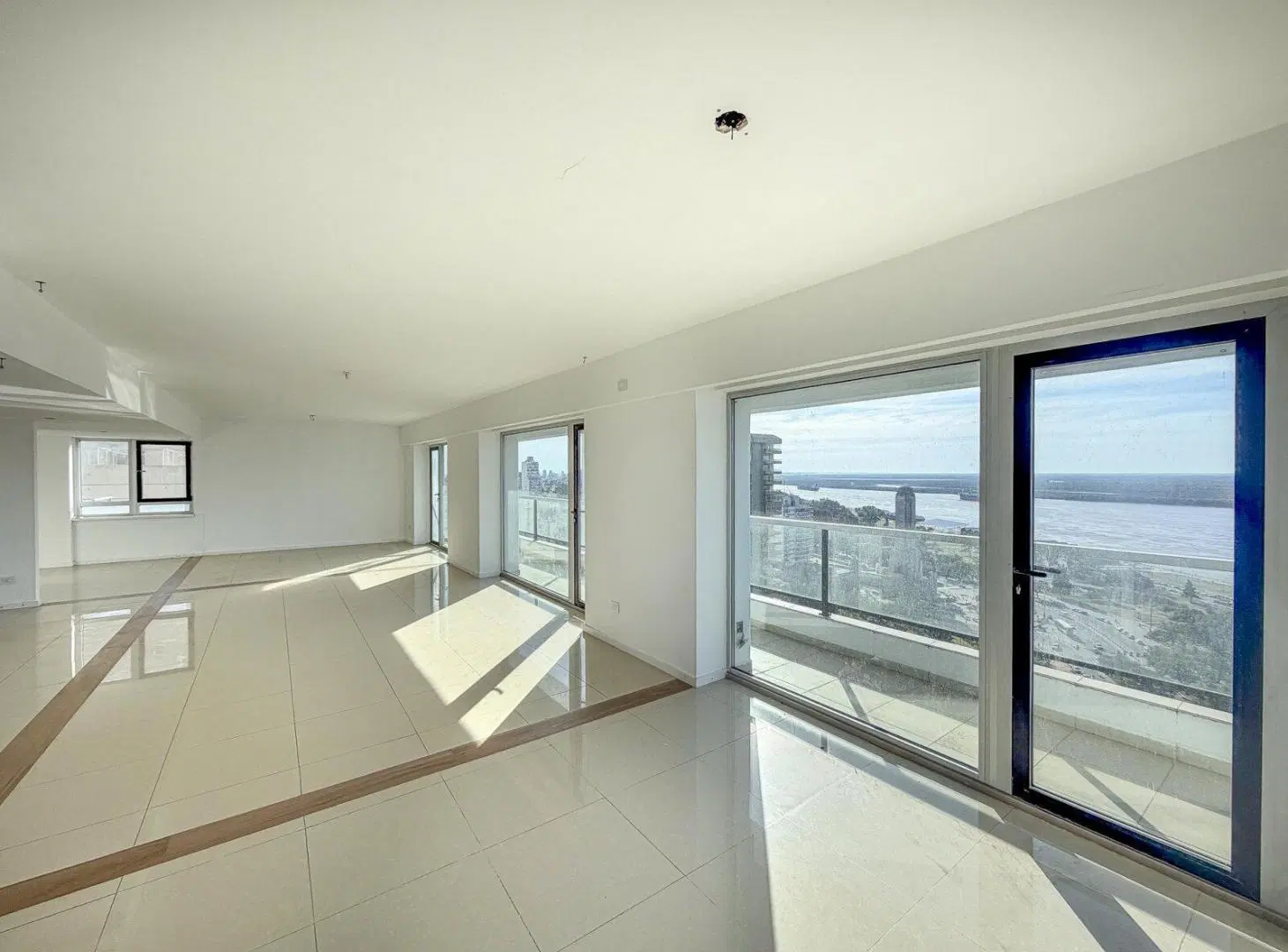 VENTA DEPTO 4 DORMITORIOS CON COCHERA -VISTA AL RÍO- AQUALINA 2