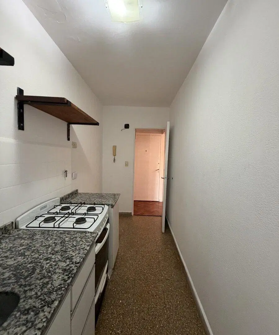Venta. Departamento un dormitorios. Zona río. Con Balcón 4
