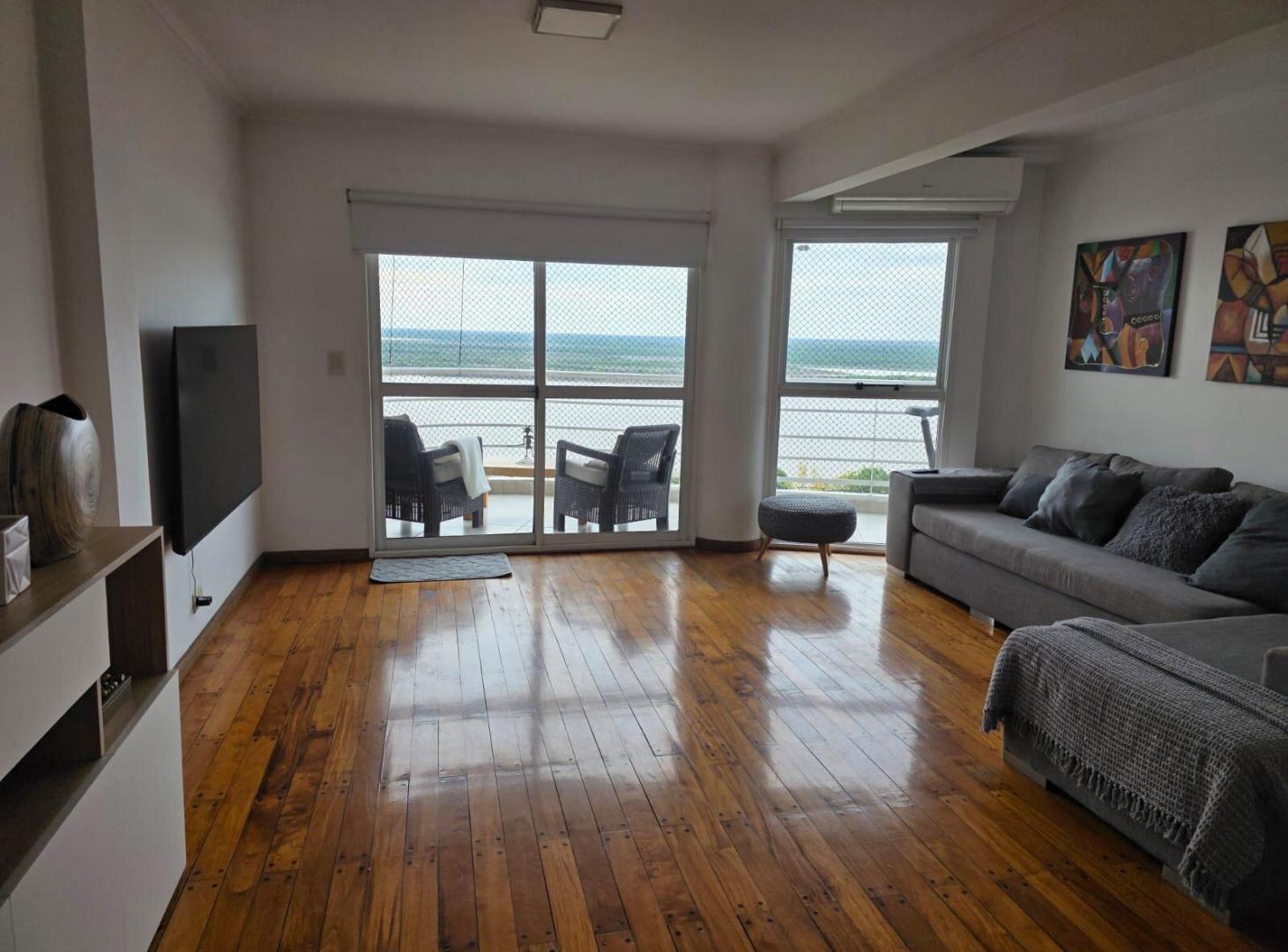 Foto de Alquiler Departamento 3 dormitorios con cochera- Zona Río, imagen 2