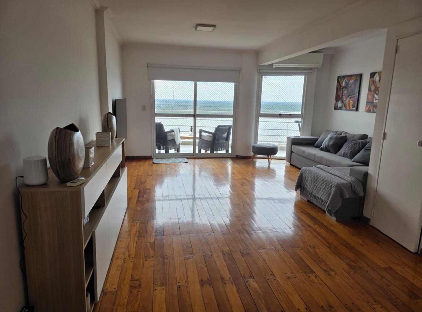Foto de Alquiler Departamento 3 dormitorios con cochera- Zona Río, imagen 1