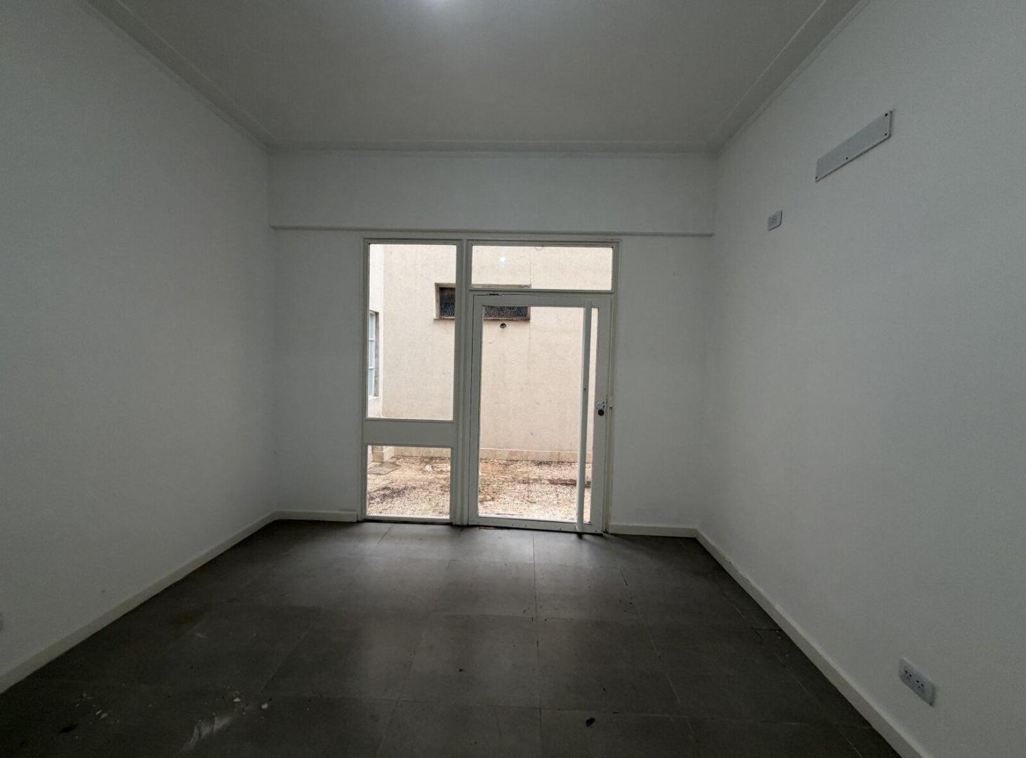 Foto de Casa de Pasillo 1 dormitorio con patio, imagen 3