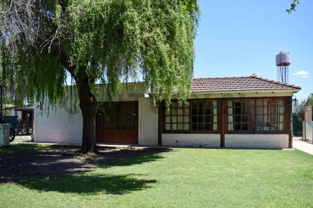 Venta - Casa con Pileta y Quincho en Casilda 5
