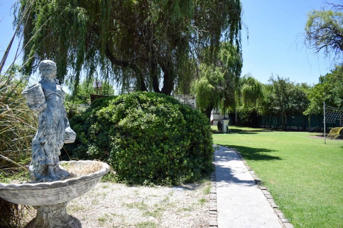 Venta - Casa con Pileta y Quincho en Casilda 2