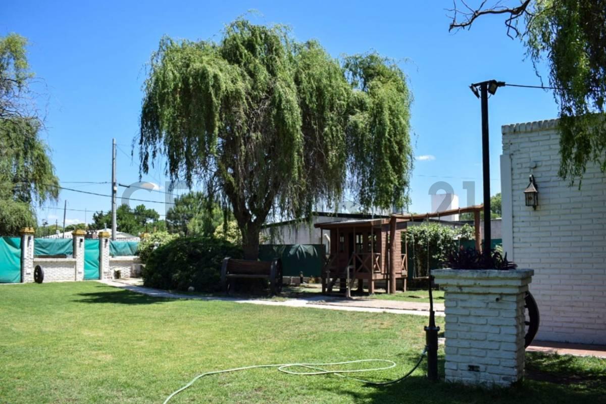 Venta - Casa con Pileta y Quincho en Casilda 3