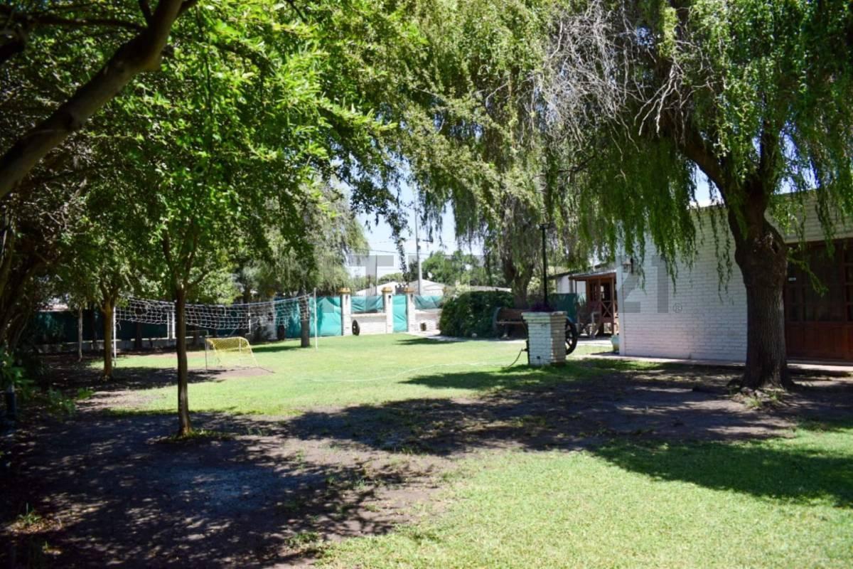 Venta - Casa con Pileta y Quincho en Casilda 4