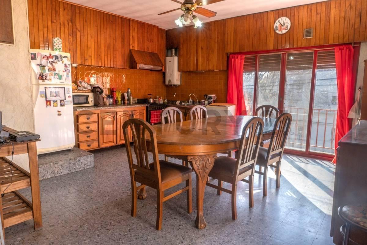 Foto de VENTA CASA 2 DORMITORIOS Y LOCAL COMERCIAL !, imagen 2