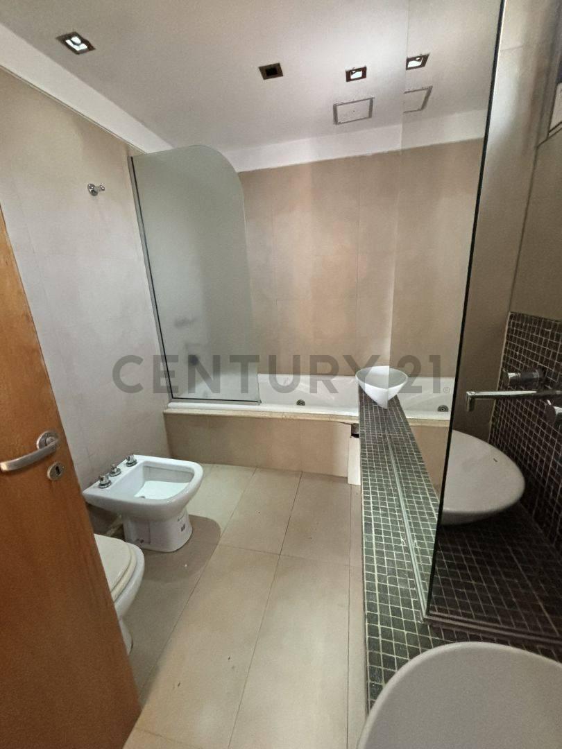 Piso Exclusivo 3 Dorm. Cochera Doble 2