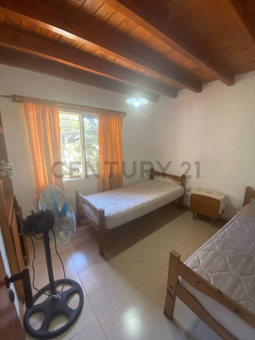 Venta - Casa con Pileta en Ibarlucea 4