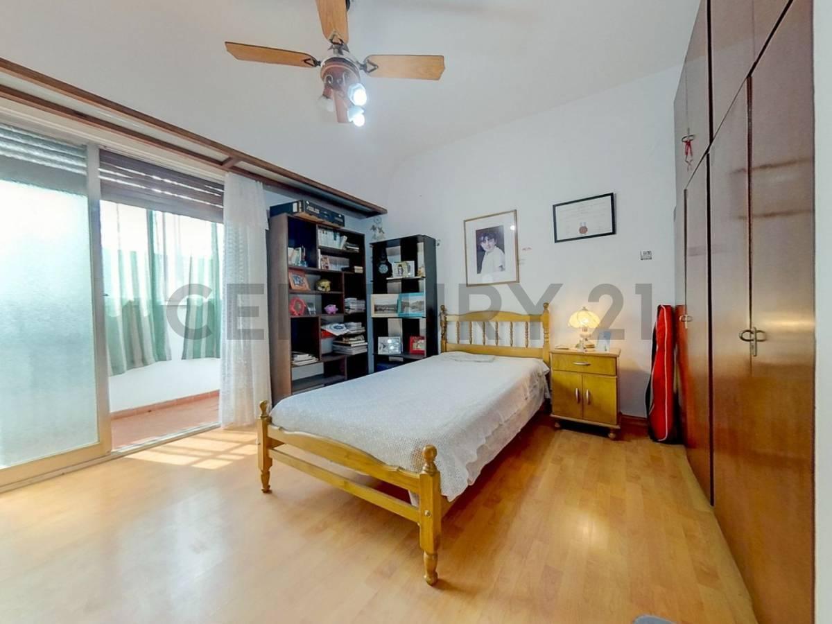 Foto de CASA - 270 M2 -7 AMBIENTES - 4 DORMITORIOS - PEREZ, imagen 4