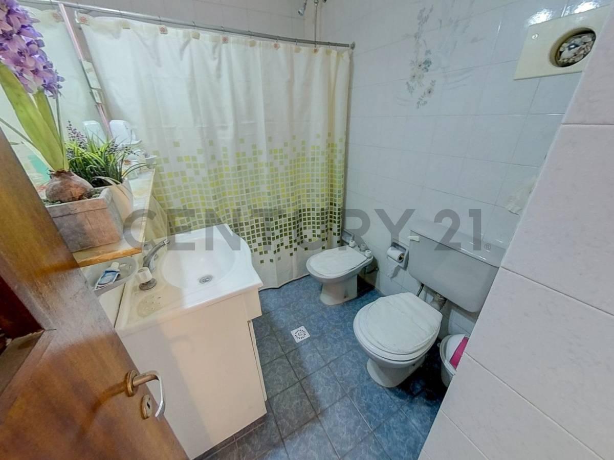 Foto de CASA - 270 M2 -7 AMBIENTES - 4 DORMITORIOS - PEREZ, imagen 3