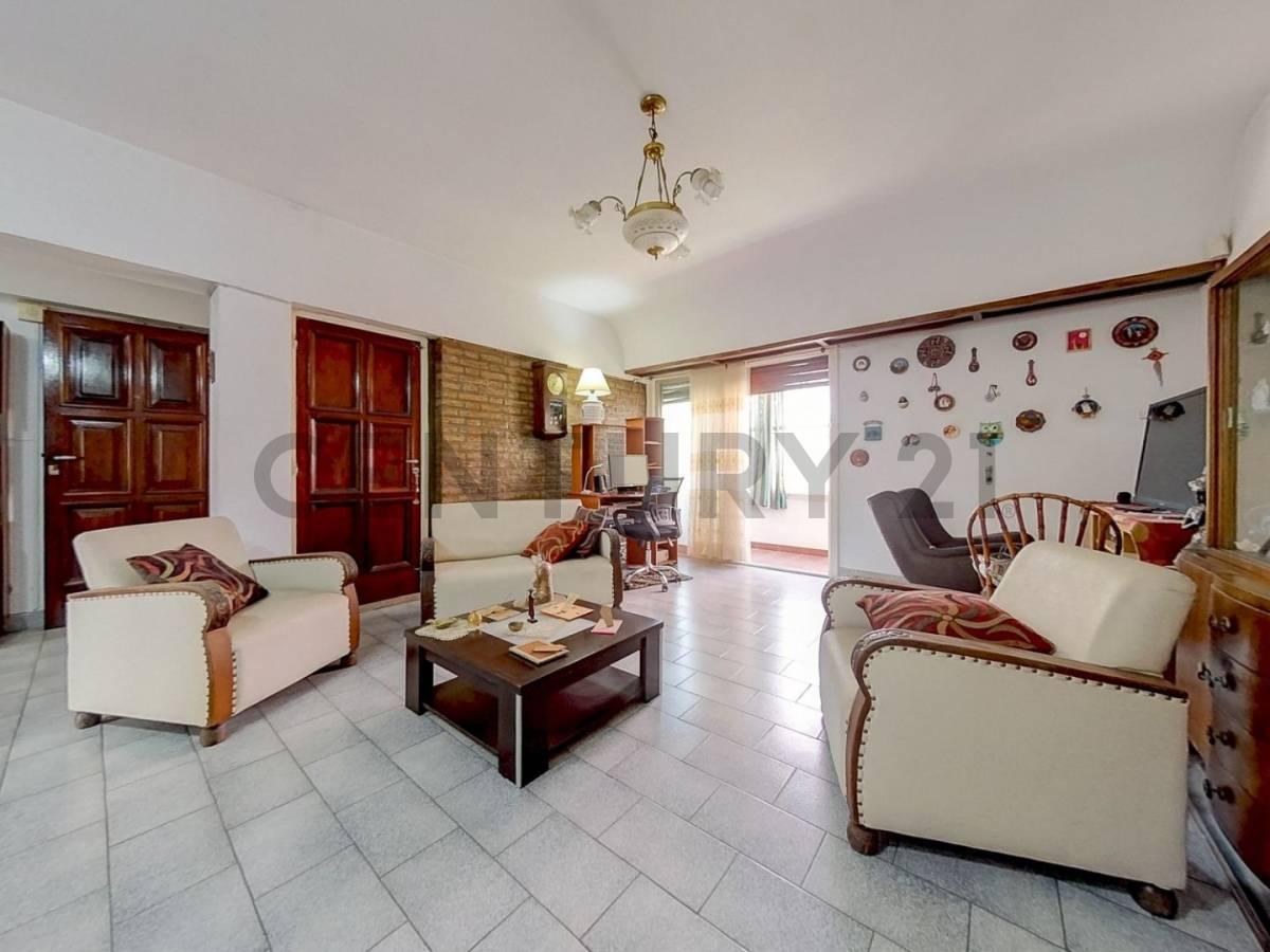 Foto de CASA - 270 M2 -7 AMBIENTES - 4 DORMITORIOS - PEREZ, imagen 5