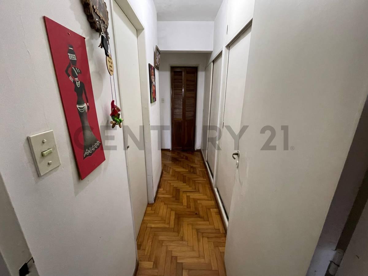 Venta - Departamento de 3 Dorm. con Balcon Al Frente - Bella Vista, Rosario 1