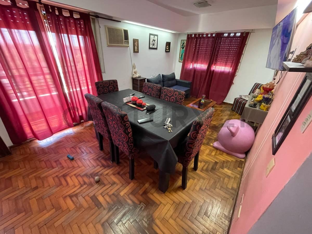 Venta - Departamento de 3 Dorm. con Balcon Al Frente - Bella Vista, Rosario 2