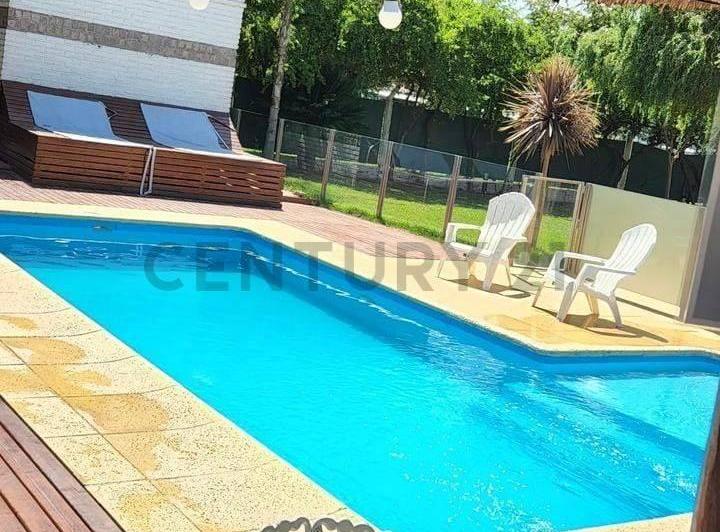 Venta - Casa con pileta y quincho en Casilda 2