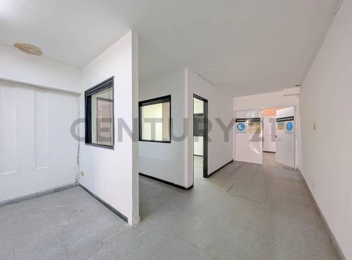 DEPOSITO Y OFICINAS - PH DE 3 DORMITORIOS - TERRAZA - COCHERAS - REPUBLICA DE LA SEXTA 3