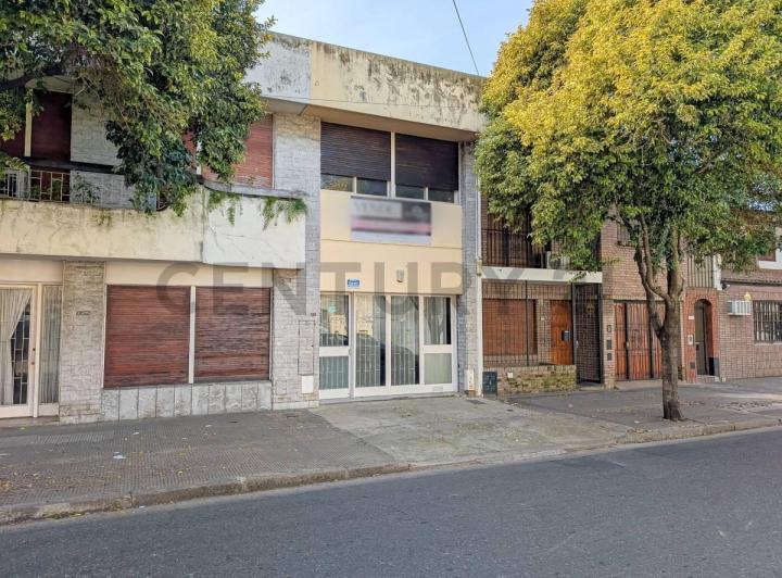 DEPOSITO Y OFICINAS - PH DE 3 DORMITORIOS - TERRAZA - COCHERAS - REPUBLICA DE LA SEXTA 2