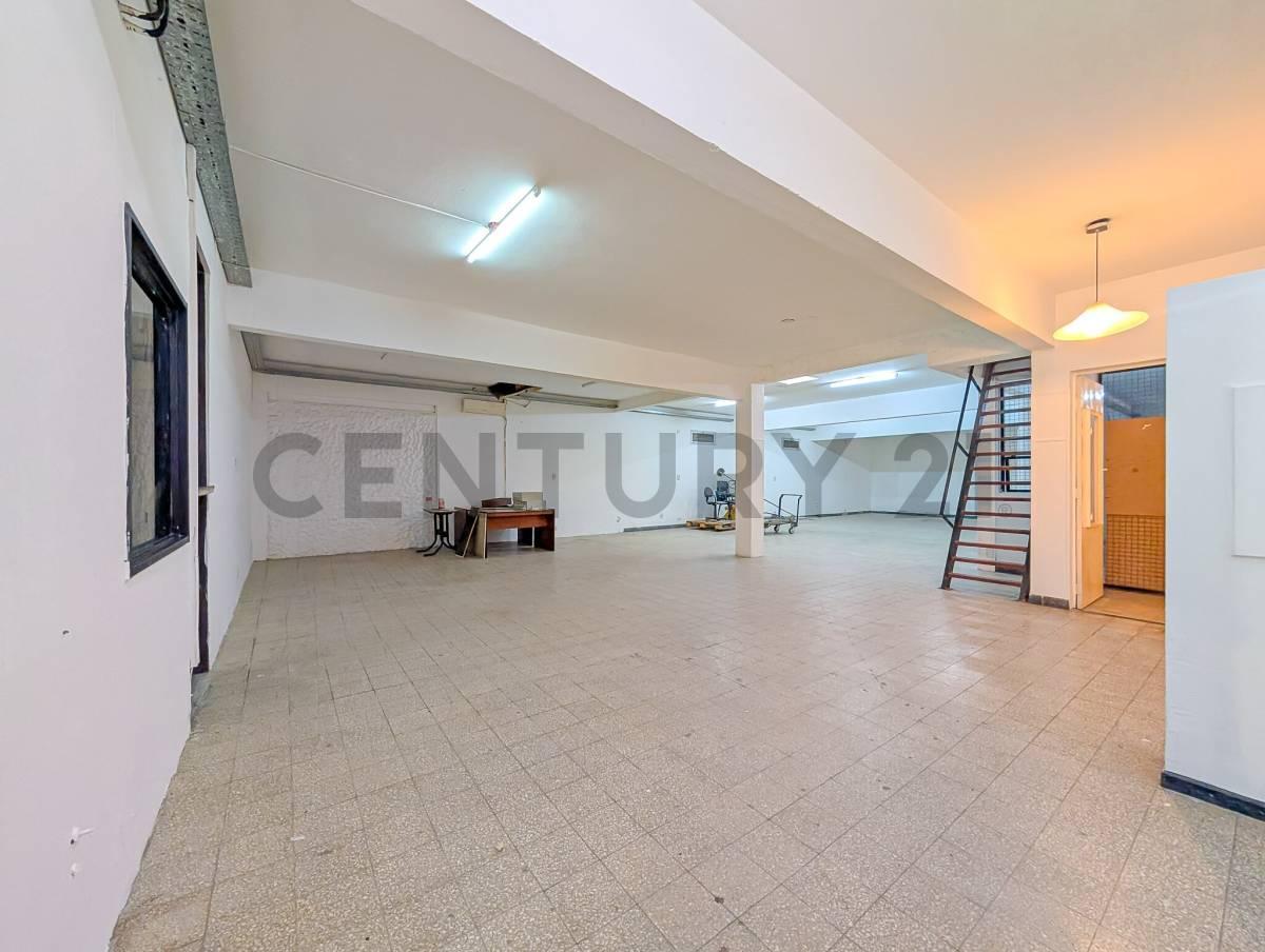 DEPOSITO Y OFICINAS - PH DE 3 DORMITORIOS - TERRAZA - COCHERAS - REPUBLICA DE LA SEXTA