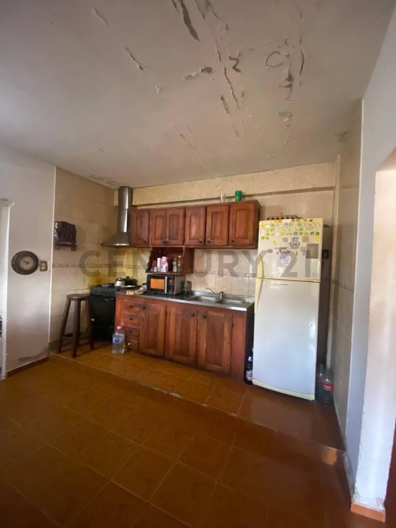 Foto de Venta de Casa a reciclar con patio grande en Soldini, imagen 5