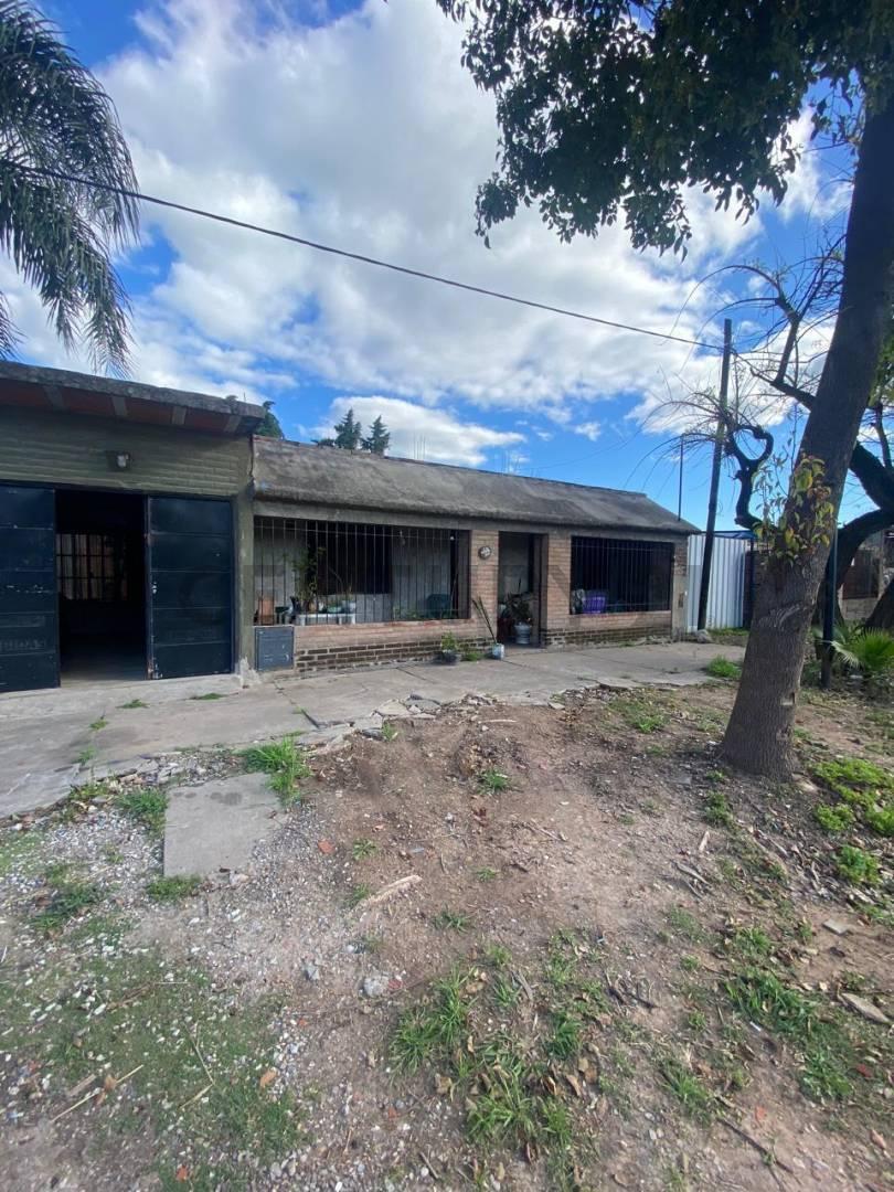 Venta de Casa a reciclar con patio grande en Soldini