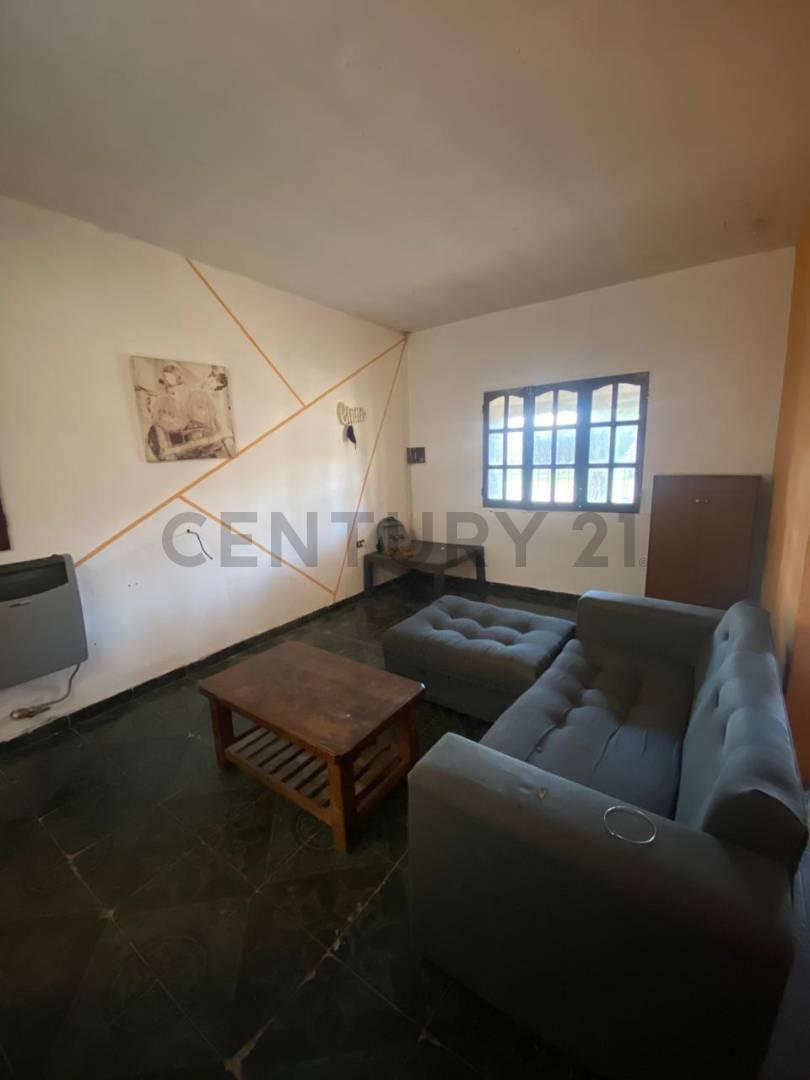 Foto de Venta de Casa a reciclar con patio grande en Soldini, imagen 1
