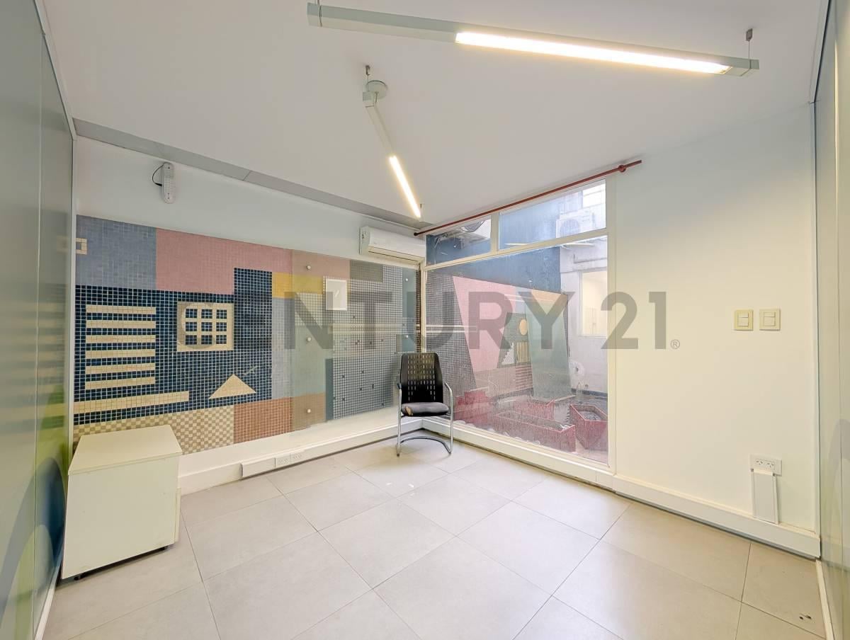 Foto de LOCAL COMERCIAL | PLANTA BAJA Y ENTREPISO | 340 M2 | USO PROFESIONAL | PATIOS | BV. OROÑO, imagen 1