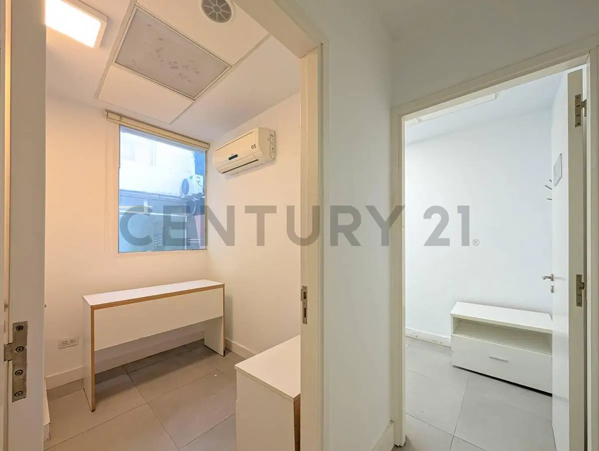 LOCAL COMERCIAL | PLANTA BAJA Y ENTREPISO | 340 M2 | USO PROFESIONAL | PATIOS | BV. OROÑO 5