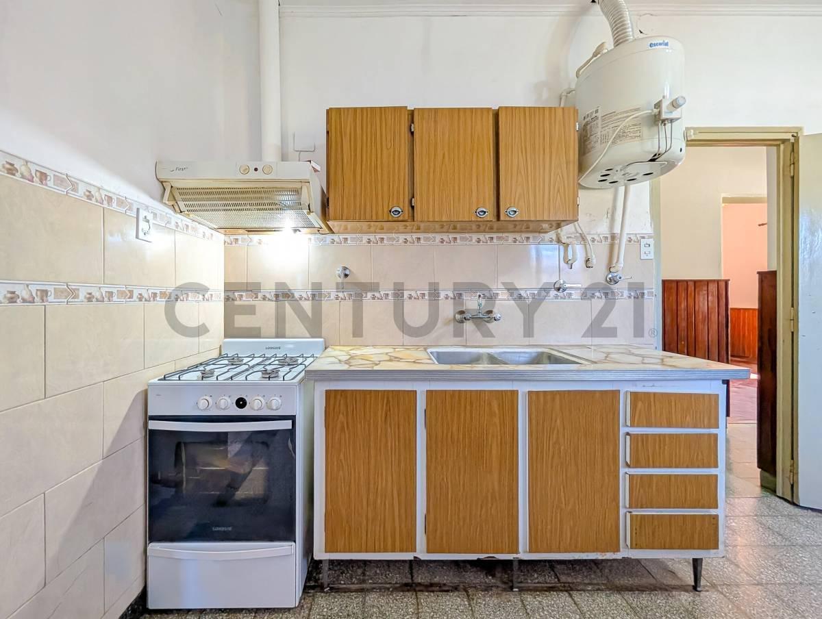 Foto de VENTA - CASA - TRES DORMITORIOS - COCHERA - PATIO - JARDIN - PEREZ, imagen 5