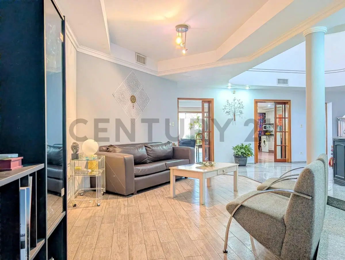 CASA | 7 AMBIENTES | COCHERA | APTO CRÉDITO | JARDÍN | ECHESORTU 2