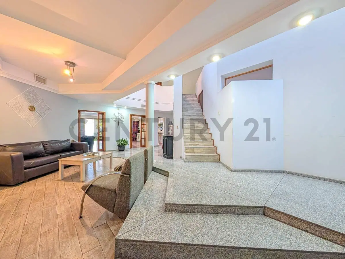 CASA | 7 AMBIENTES | COCHERA | APTO CRÉDITO | JARDÍN | ECHESORTU 3