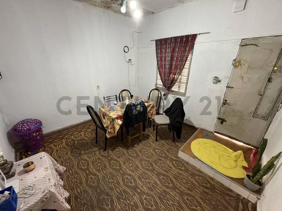 VENTA - CASA CON DOS DEPARTAMENTOS INTERNOS - ROSARIO 3