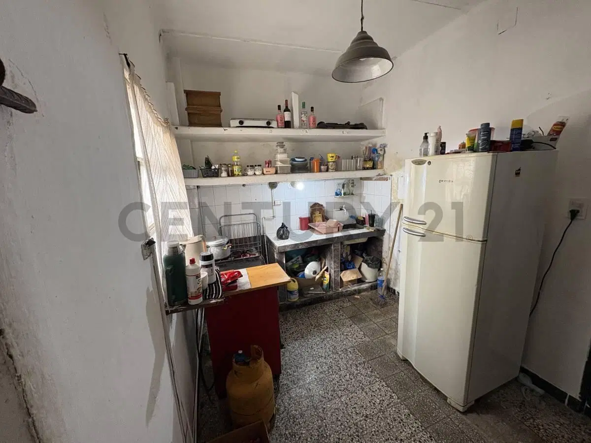 VENTA - CASA CON DOS DEPARTAMENTOS INTERNOS - ROSARIO 4