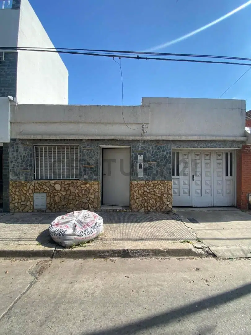 Venta de casa de frente con dos dormitorios en Barrio Ludueña - Rosario 2