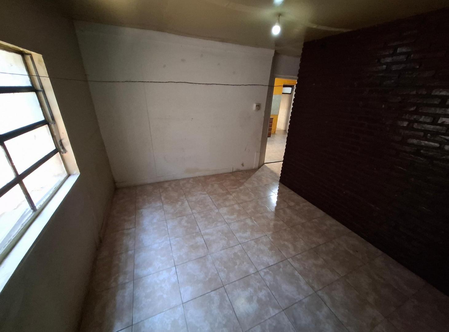 Foto de Casa en venta - 3 dormitorio - Granadero Baigorria., imagen 2