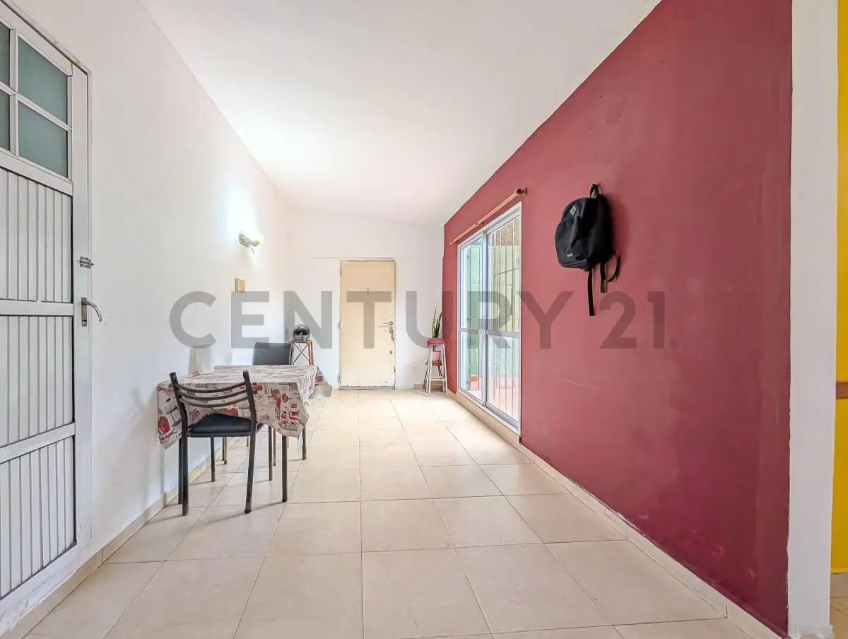 CASA - DOS DORMITORIOS - COCHERA - PATIO - GALPON - MATHEU, ROSARIO . 8