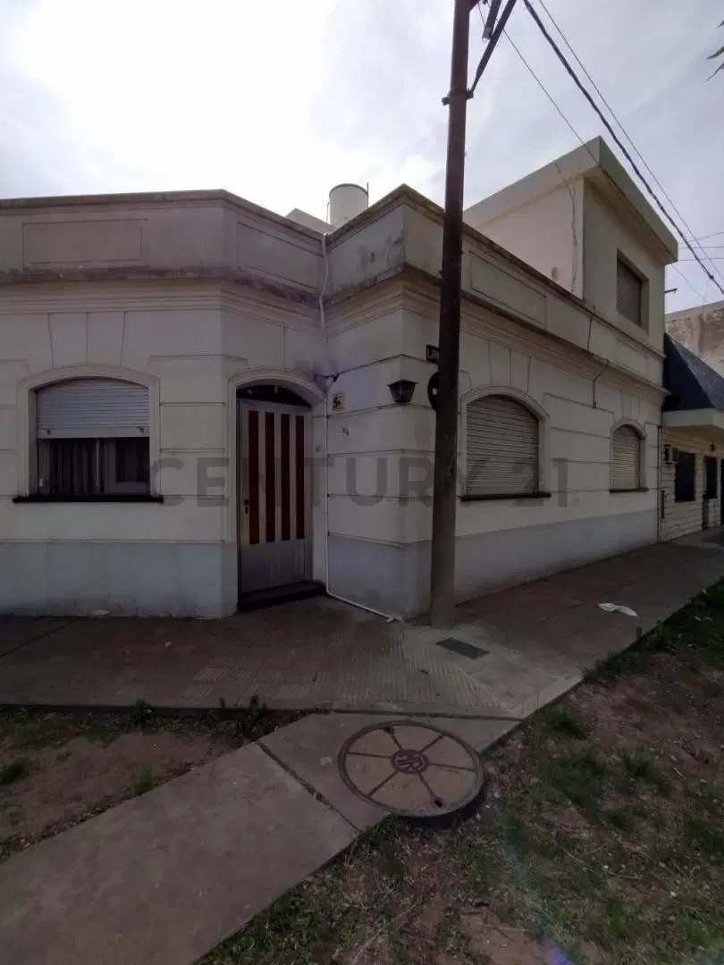 Venta de Casa de 7 ambientes mas galpón 5