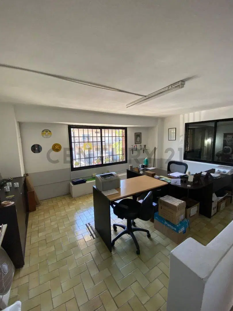 Venta de Depósito con casa a reciclar con patio y pileta - Barrio Belgrano - Rosario 5