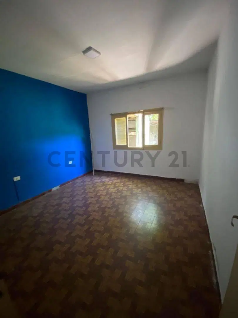 Venta de Depósito con casa a reciclar con patio y pileta - Barrio Belgrano - Rosario 8