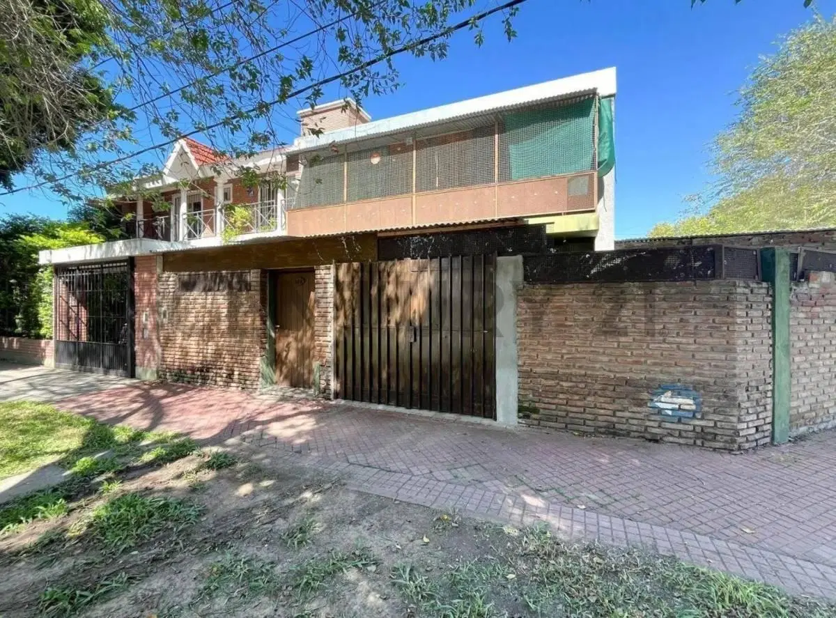 Venta - Casa 4 dormitorios con cochera - Rosario 1