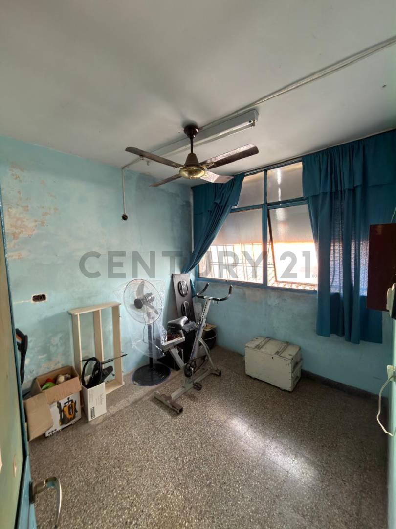 Foto de Venta - Casa 4 dormitorios con cochera - Rosario, imagen 5