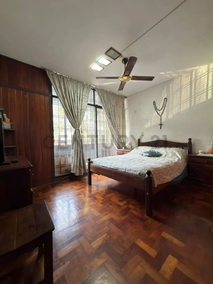 Venta - Casa 4 dormitorios con cochera - Rosario 4