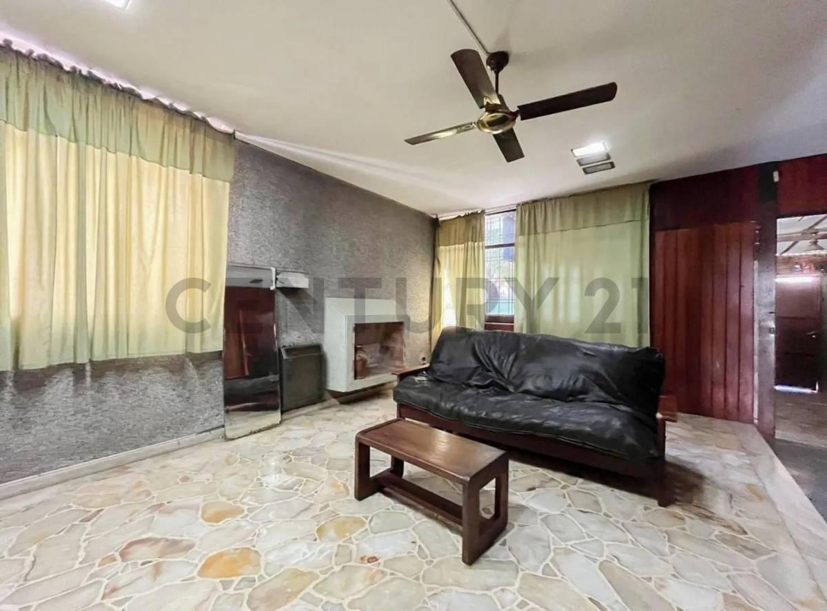 Foto de Venta - Casa 4 dormitorios con cochera - Rosario, imagen 3