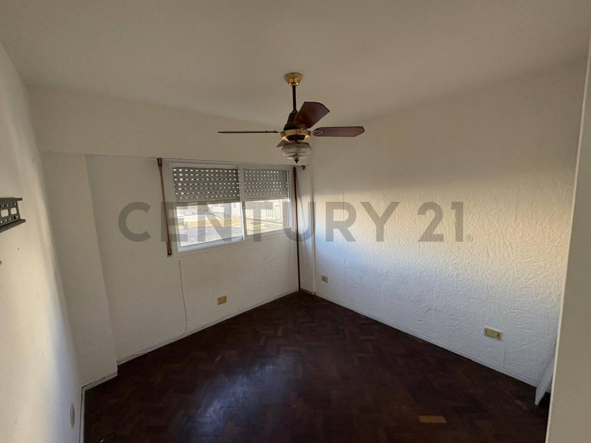 Foto de VENTA DEPARTAMENTO - 2 DORMITORIOS - BALCÓN - CENTRO, imagen 1