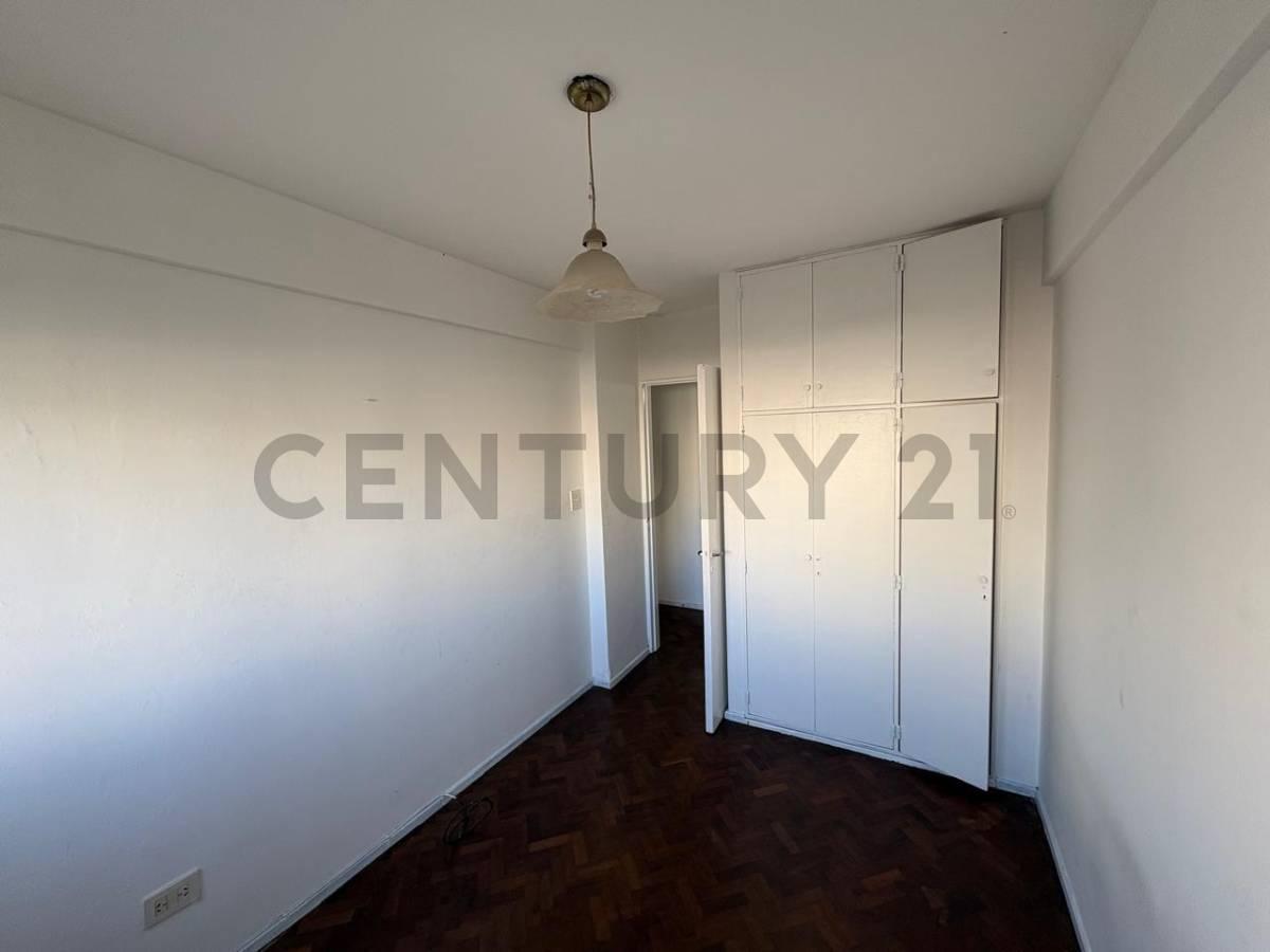 Foto de VENTA DEPARTAMENTO - 2 DORMITORIOS - BALCÓN - CENTRO, imagen 2