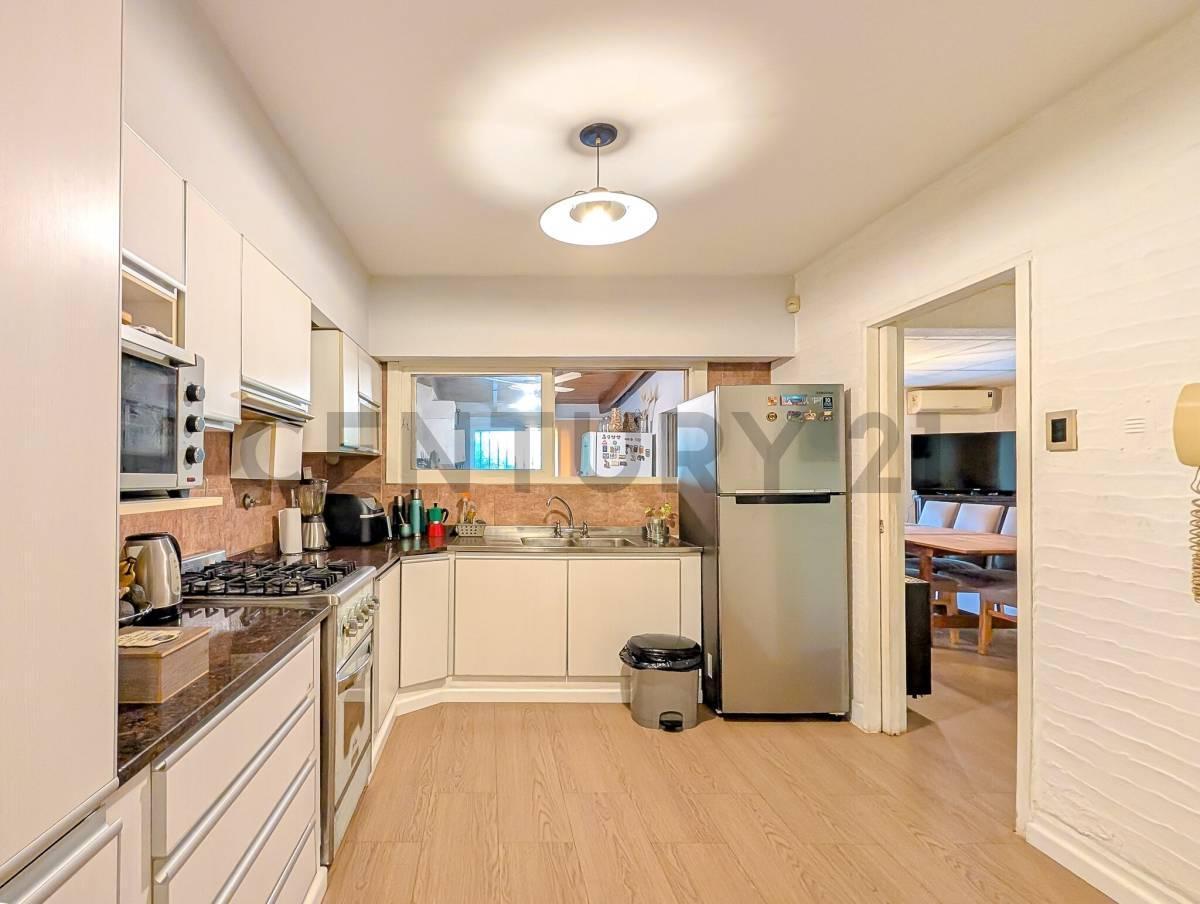 Foto de CASA VENTA | 3 DORMITORIOS, COCHERA Y PILETA| ROSARIO, imagen 3