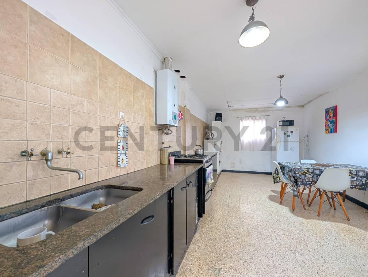 Foto de VENTA - CASA - TRES DORMITORIOS - COCHERA - PATIO - JARDIN - SALADILLO, imagen 4